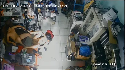 Người vợ chồng xxx nhau trong của hàng máy tính