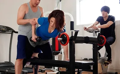 ông chồng phát hiện vợ lén lút với huấn luyện viên thể hình