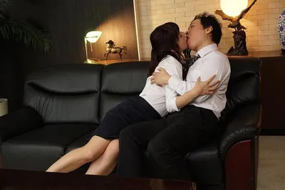 Người vợ dối anh xã tăng ca để ở lại nện với sếp