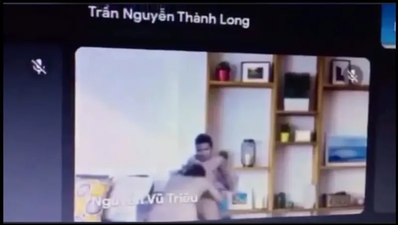 Học online quên không tắt camera lộ cảnh ghệ đang bú mút