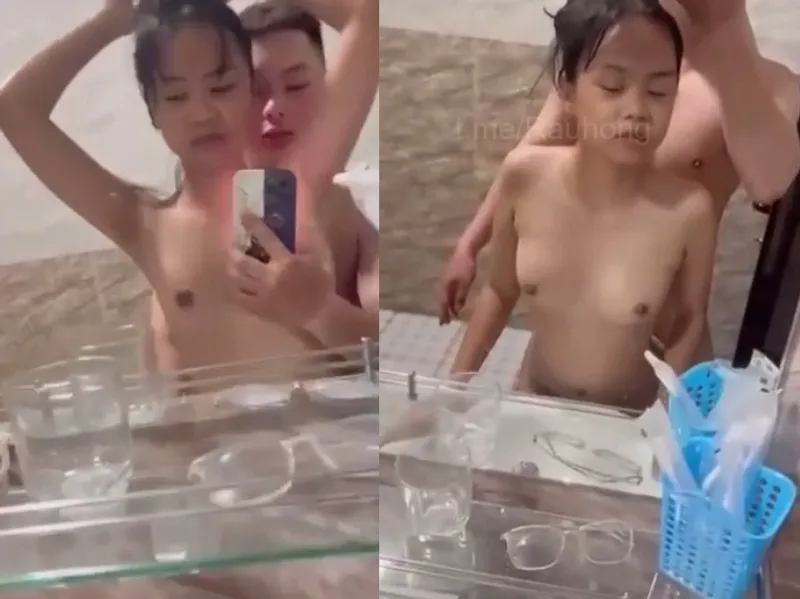 Mảnh khảnh em cùng anh bồ phang trước gương quay kỉ niệm